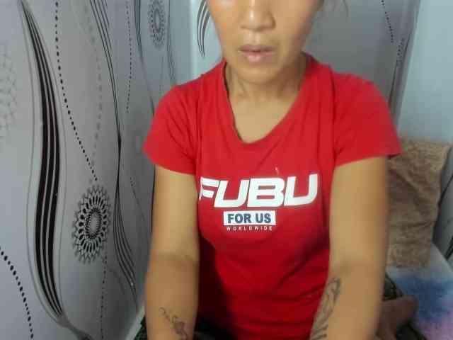 Sweettrouble42 webcam