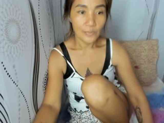 Sweettrouble42 webcam