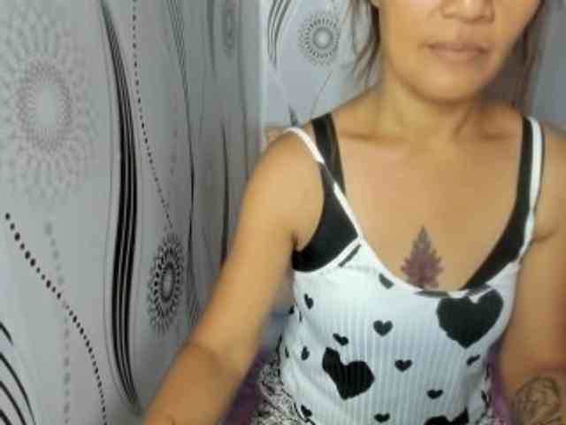 Sweettrouble42 webcam