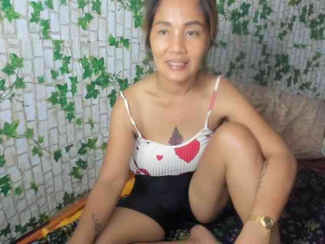 Sweettrouble42 webcam