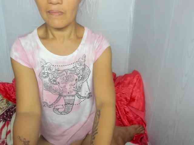 Sweettrouble42 webcam