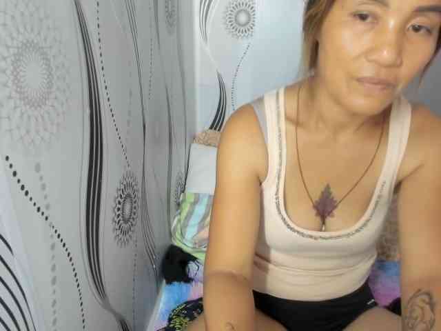 Sweettrouble42 webcam