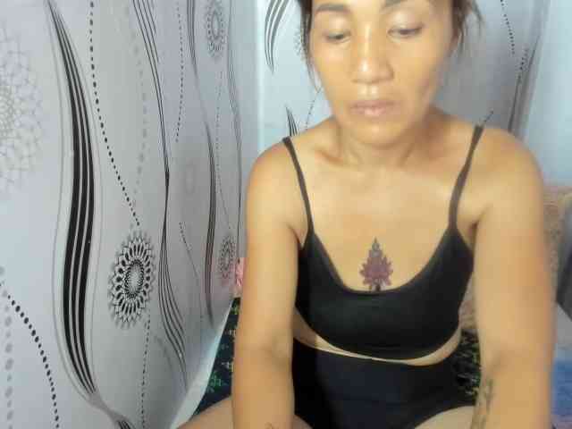 Sweettrouble42 webcam