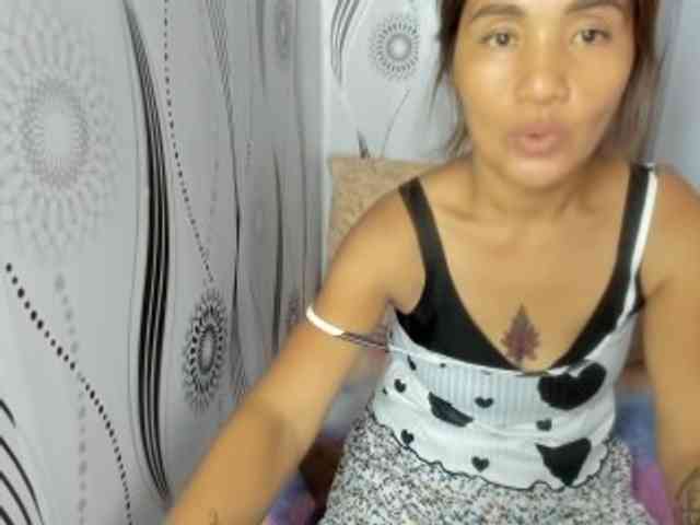 Sweettrouble42 webcam