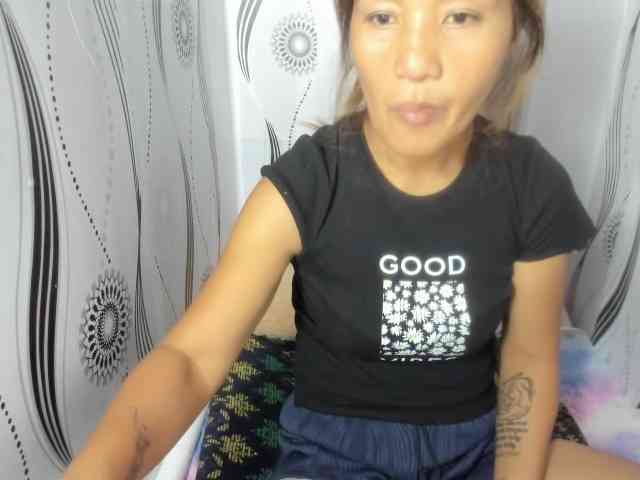 Sweettrouble42 webcam