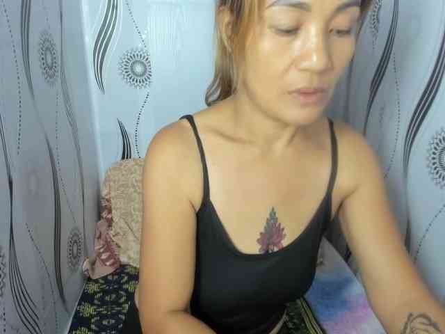 Sweettrouble42 webcam
