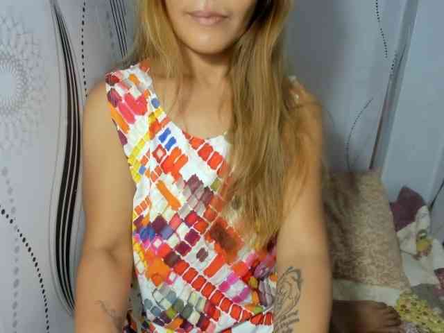 Sweettrouble42 webcam