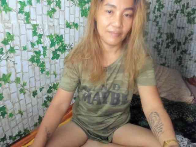 Sweettrouble42 webcam