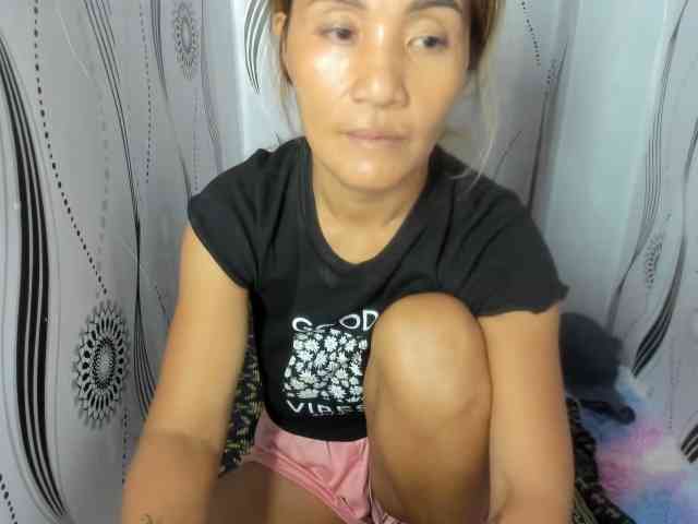 Sweettrouble42 webcam