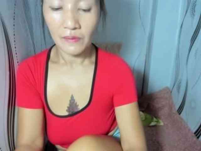 Sweettrouble42 webcam