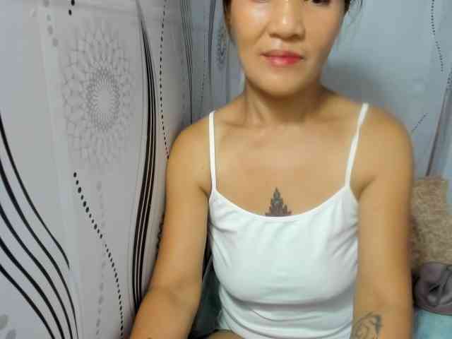 Sweettrouble42 webcam