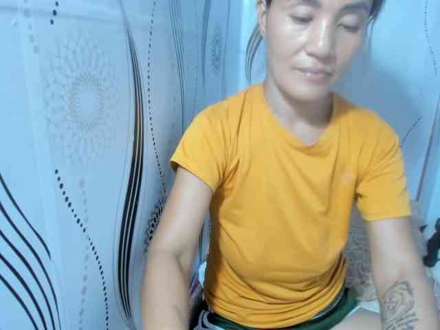 Sweettrouble42 webcam