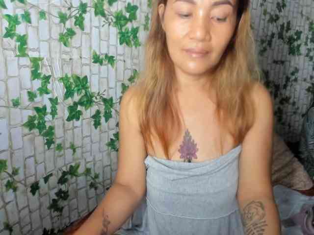 Sweettrouble42 webcam