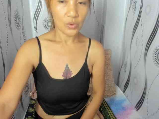 Sweettrouble42 webcam