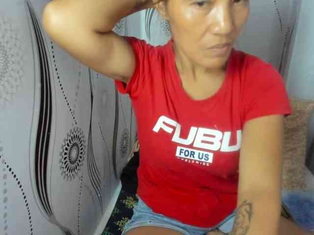Sweettrouble42 webcam