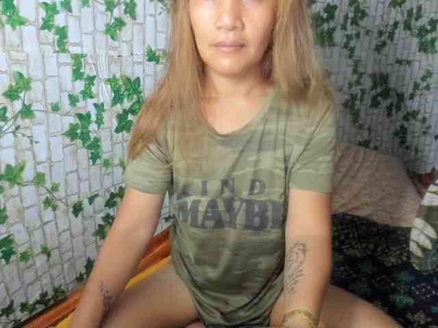 Sweettrouble42 webcam