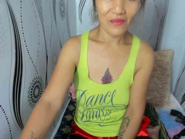 Sweettrouble42 webcam
