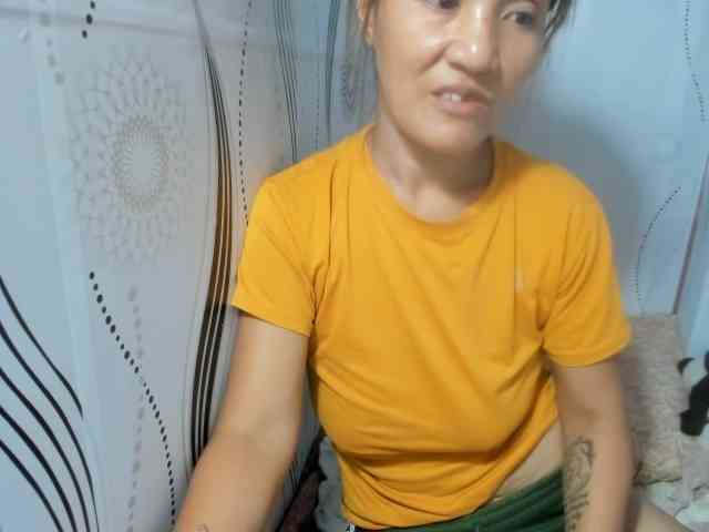 Sweettrouble42 webcam