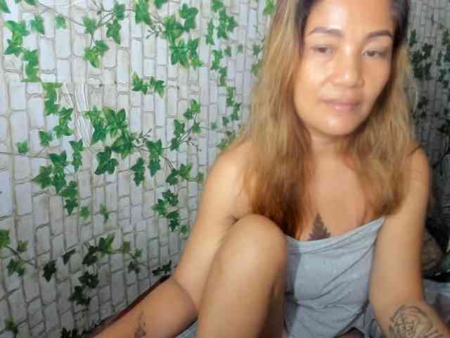Sweettrouble42 webcam