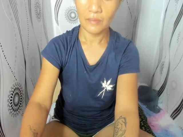 Sweettrouble42 webcam