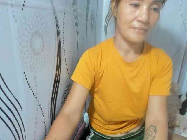 Sweettrouble42 webcam