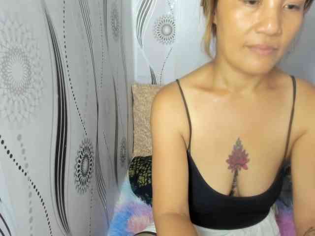Sweettrouble42 webcam