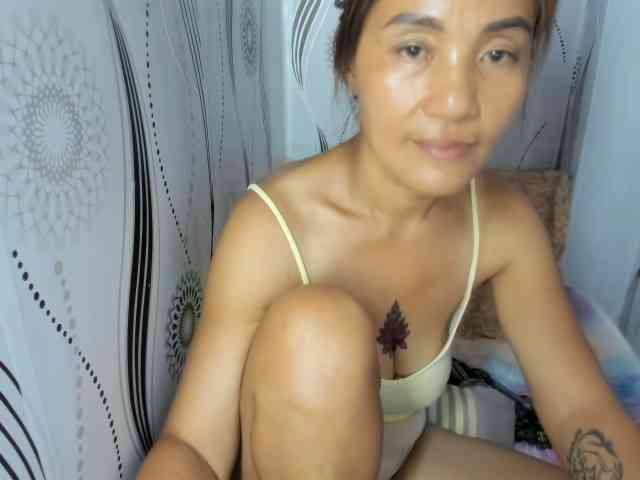 Sweettrouble42 webcam