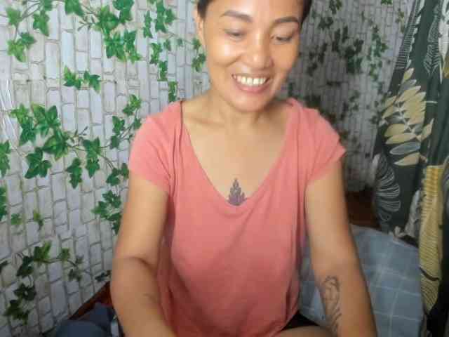 Sweettrouble42 webcam