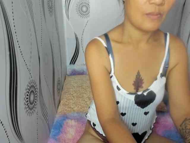 Sweettrouble42 webcam