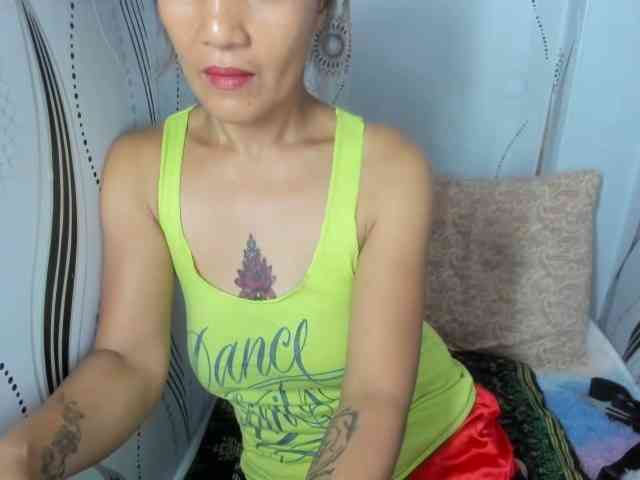 Sweettrouble42 webcam