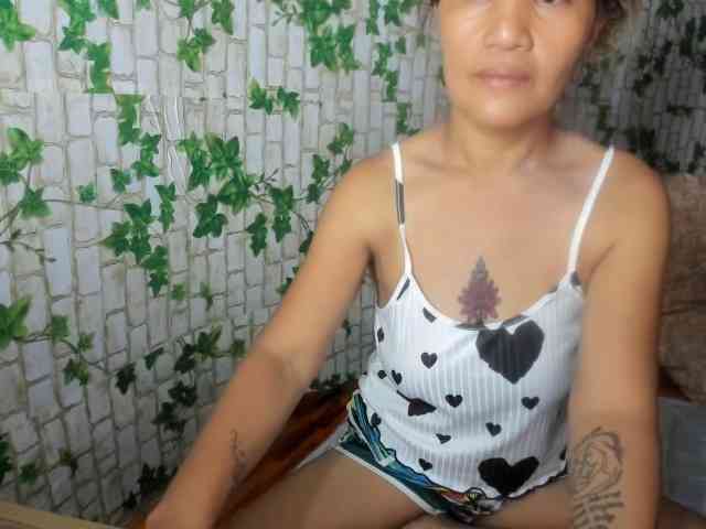 Sweettrouble42 webcam