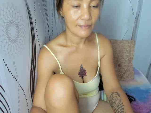 Sweettrouble42 webcam