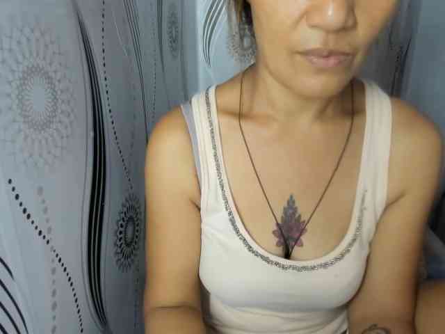 Sweettrouble42 webcam
