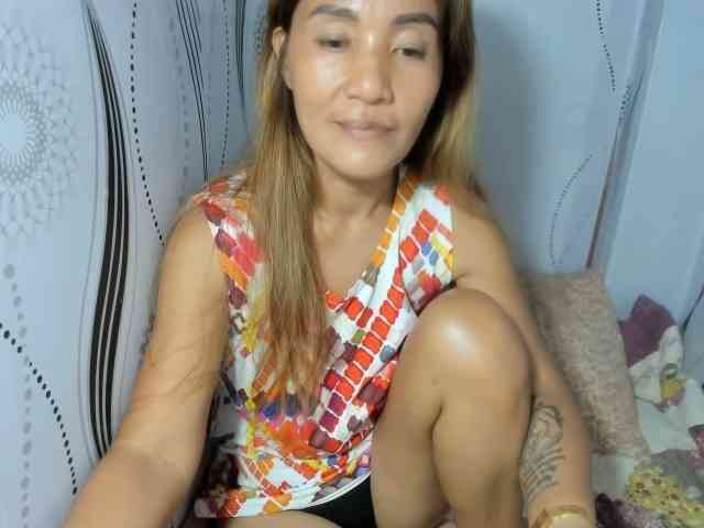 Sweettrouble42 webcam