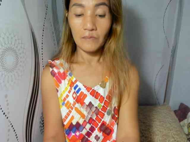 Sweettrouble42 webcam