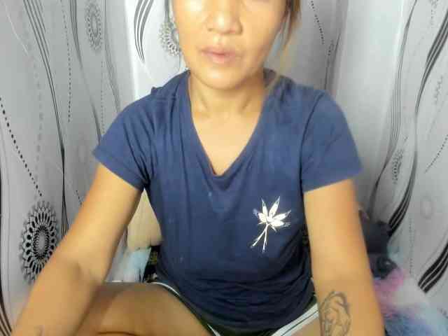 Sweettrouble42 webcam