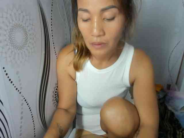 Sweettrouble42 webcam