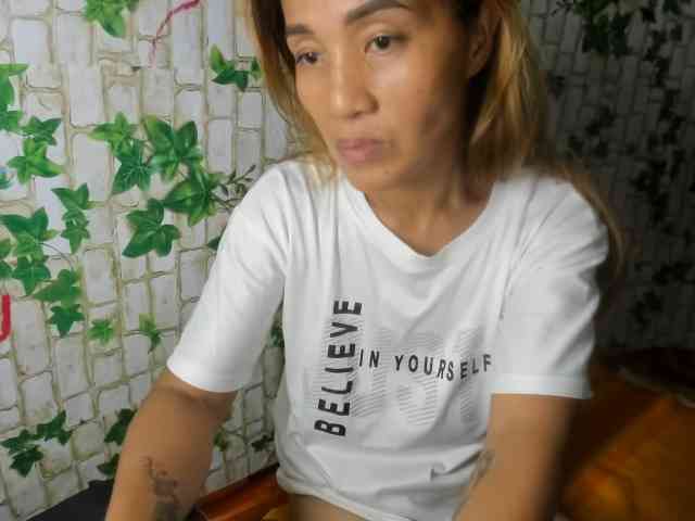 Sweettrouble42 webcam