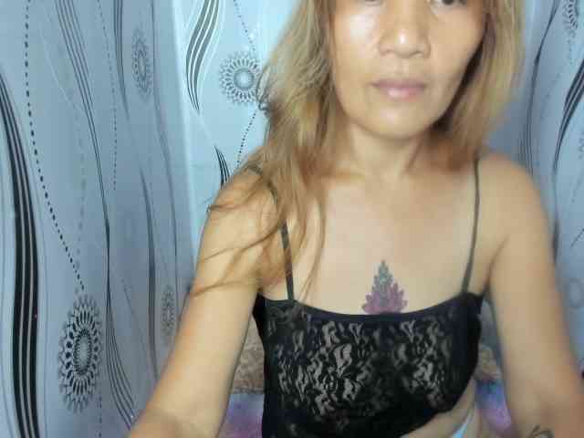 Sweettrouble42 webcam