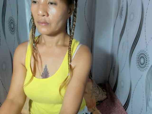 Sweettrouble42 webcam