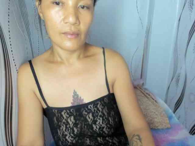 Sweettrouble42 webcam