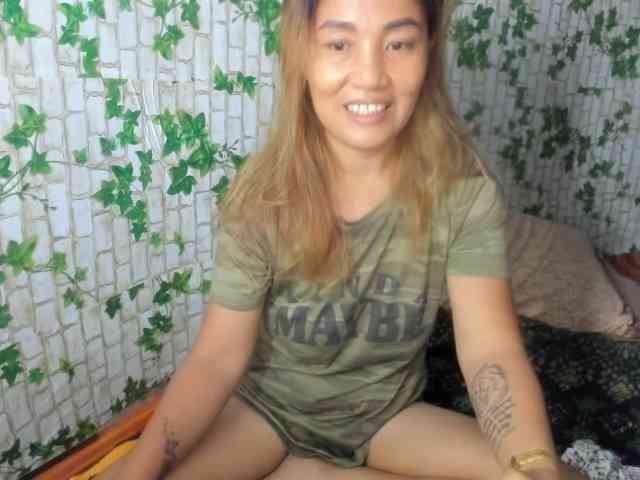 Sweettrouble42 webcam