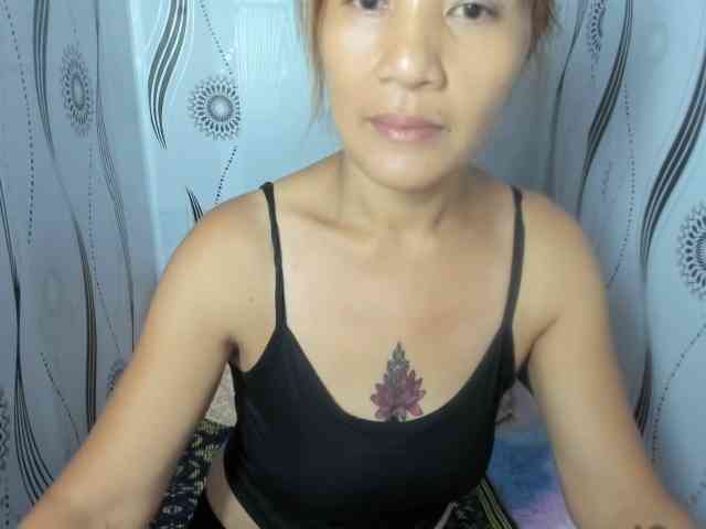 Sweettrouble42 webcam