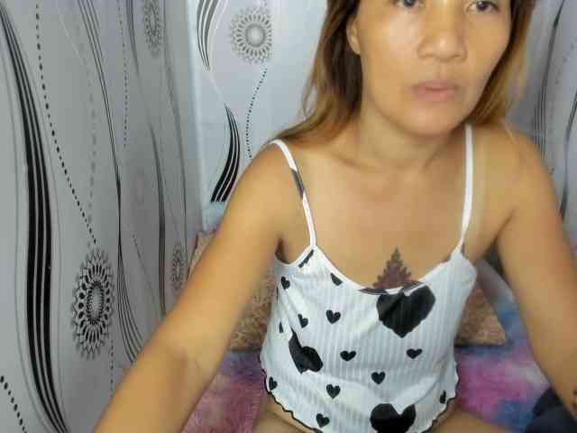 Sweettrouble42 webcam