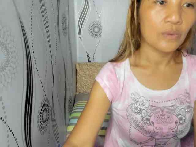 Sweettrouble42 webcam