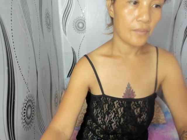 Sweettrouble42 webcam