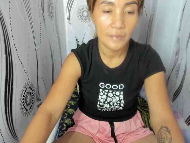 Sweettrouble42 webcam