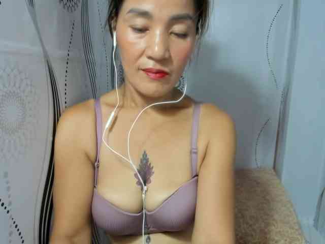 Sweettrouble42 webcam