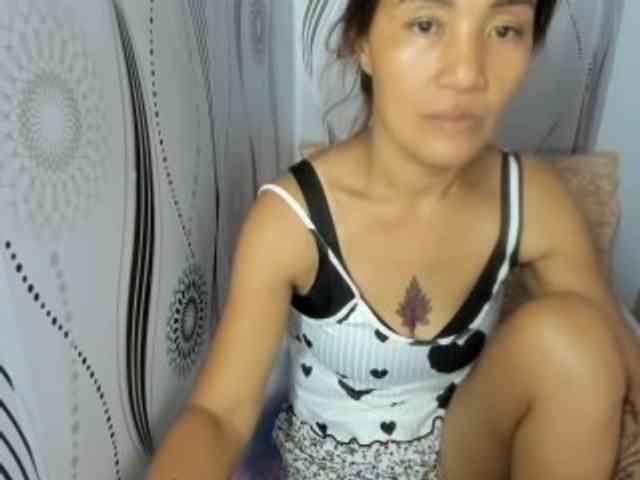 Sweettrouble42 webcam