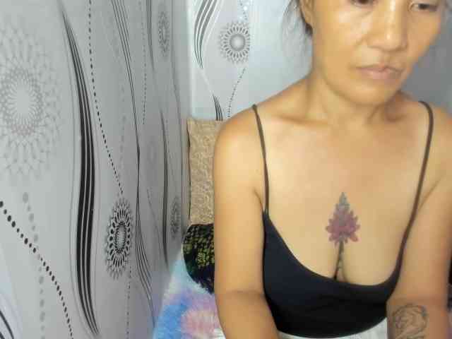 Sweettrouble42 webcam